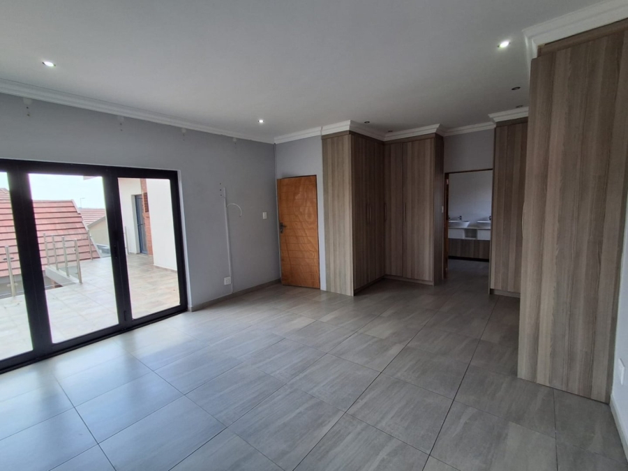 5 Bedroom Property for Sale in Wild Olive Estate Free State